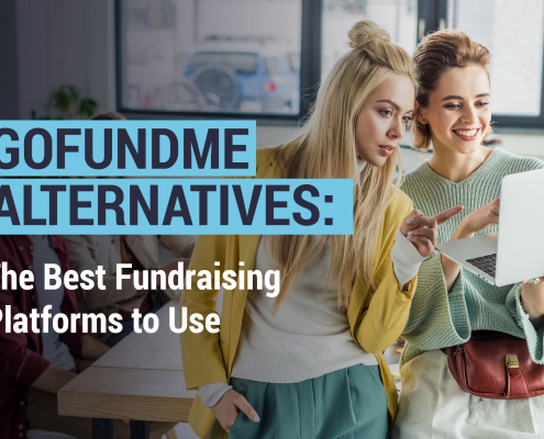 The article’s title, “GoFundMe Alternatives: The Best Fundraising Platforms to Use,” overlaid atop two people looking at a laptop.
